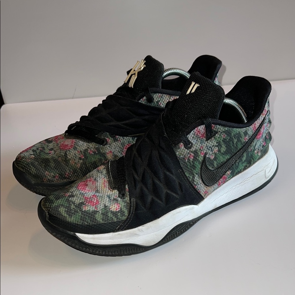 Nike Kyrie Low 1
Floral